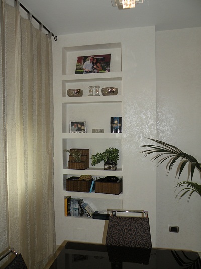 ristrutturazione appartamento, libreria in muratura