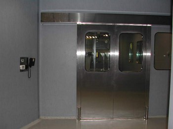 Partizioni in Acciaio: Porta scorrevole a battente