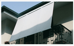 TMR CLASSIC: Tenda di caratteristiche uguali al mod. DL con in più il rullo protetto da cassonetto tobolare in alluminio. Tinte RAL e verniciatura con polveri poliesteri per esterno. Dimensioni Massime: L 500 X h 325