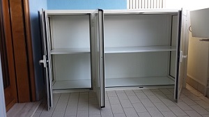 mobiletto in alluminio 3 ante aperte 